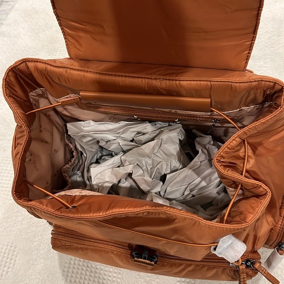 Caraa sports bag perfect diaper or travel bag!! - Picture 6 of 15